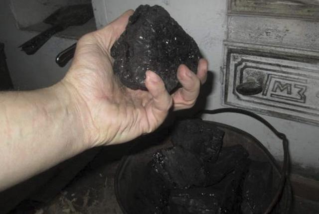 Как правильно топить печь углем: виды угля и секреты топки