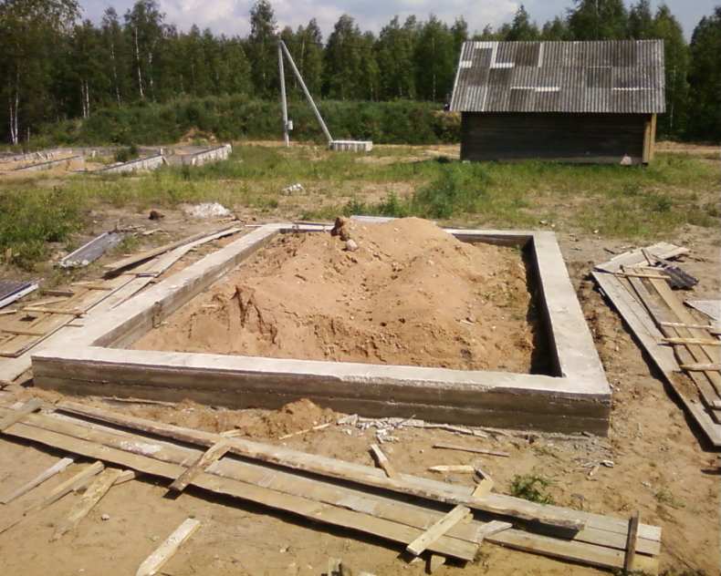 Песчаная подушка под фундамент: отличия от бетонной и гравийной. Толщина по СНиП, для чего нужна и какой песок выбрать