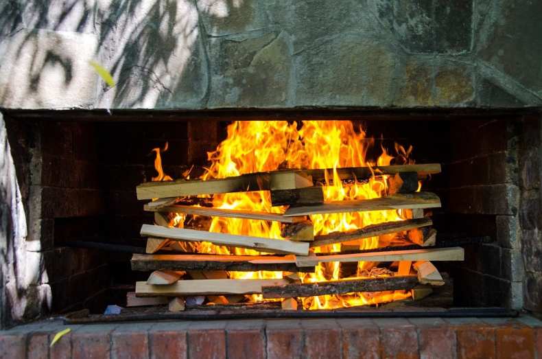 Температура горения дров в печи, костре, мангале и котле: сравнение свойств различных пород древесины + советы, какие лучше выбрать