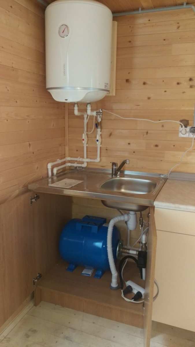 Водопровод в бане без постоянного отопления своими руками. Схема зимней разводки из дома, колодца или скважины с фото и описанием