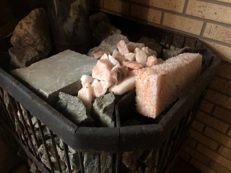 Закрытая печь для бани: рейтинг лучших печей из металла и кирпича на дровах с закрытой каменкой, и баком для воды (100 фото)