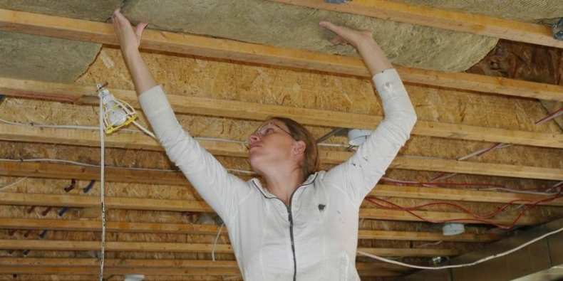 Как сделать потолок в бане: инструкция по возведению настильного, подшивного, панельного потолка, монтажу и утеплению (86 фото)