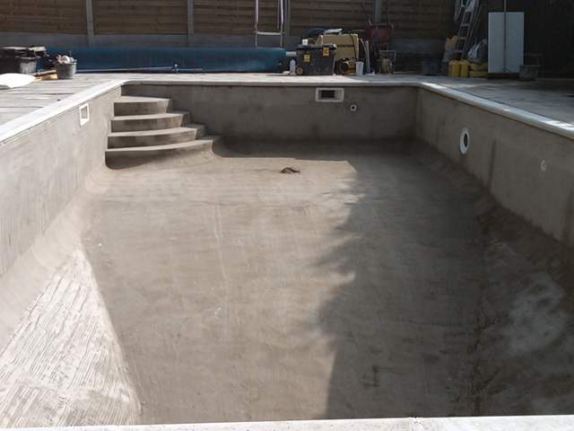 Лестница для бассейна из бетона