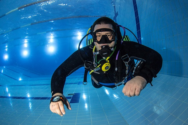 Плавание в бассейне с аквалангом: практические советы дайверам-новичкам